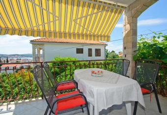 Hella Apartments has Balcony rooms