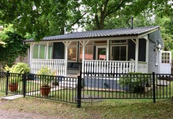 Chalet Belvedere in Lanaken allows 18 year olds to book a room