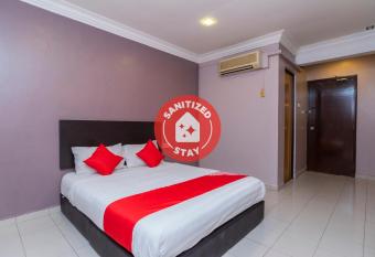 OYO 44027 Golden Horse Hotel allows 18 year olds to book a room