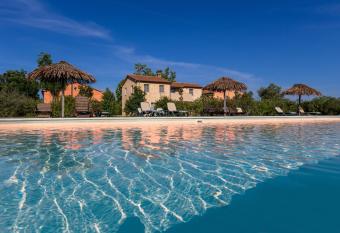 Residence La Beccanina allows 18 year olds to book a room