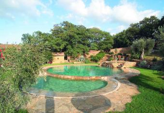 Tenuta Col di Sasso allows 18 year olds to book a room