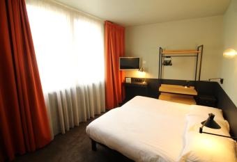 Hotel Alnea allows 18 year olds to book a room