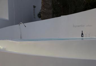 Byzantio Beach Suites & Wellness has Balcony rooms