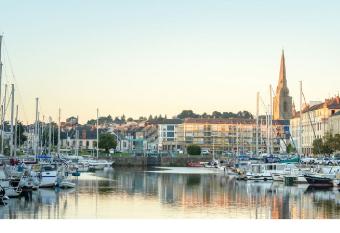 Spacieux T3 lumineux dans quartier historique avec wifi has Balcony rooms