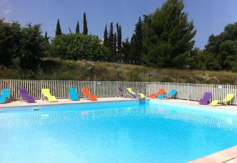 Zenitude H  tel-R  sidences Toulon Six Fours allows 18 year olds to book a room