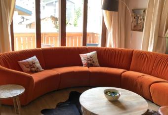 Blomatu II Top Floor allows 18 year olds to book a room