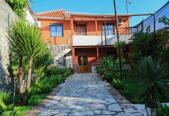 KALOSHI Villa has Balcony rooms