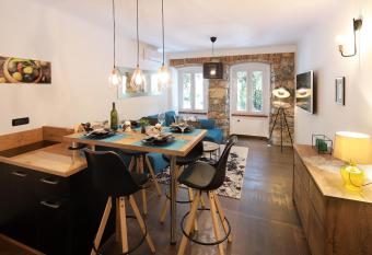 Luxury Apartments Sail 1, 2 & 3 allows 18 year olds to book a room