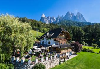 Golfhotel Sonne has Balcony rooms