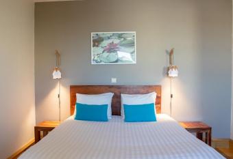 Victoria Garden Bordeaux Centre allows 18 year olds to book a room