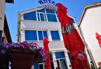 Hotel Delta has Balcony rooms