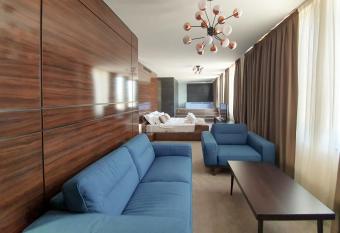 NB Hotel&Spa has rooms with a private hot tub