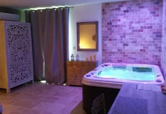 Le Devem De Mirapier allows 18 year olds to book a room