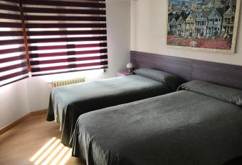 Pension Berceo has Balcony rooms