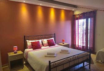 Etna Housing has Balcony rooms