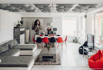 CASA VIRGILIA has Balcony rooms