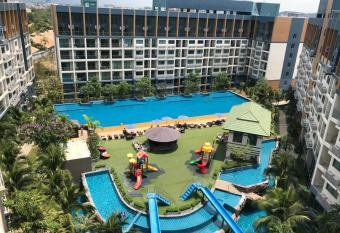 Laguna Beach Resort 2 Jomtien Beach allows 18 year olds to book a room