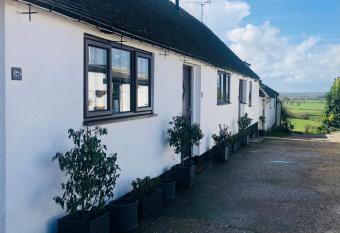 Little Park Holiday Homes Self Catering Cottages 2 bedrooms available sleeping up to 4 people close to Tutbury Castle allows 18 year olds to book a room