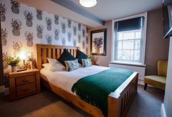 The Wheatsheaf Pub, Kitchen & Rooms allows 18 year olds to book a room