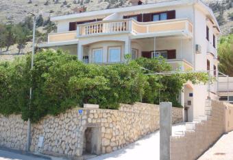 Apartments Ariana has Balcony rooms