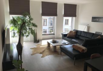 L   poque has Balcony rooms