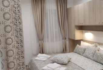 APARTMAN NE  PULA allows 18 year olds to book a room