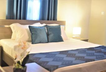 Montecito Apartments has Balcony rooms