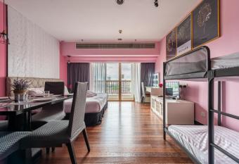 Sunway Suite 4pax 1min to Pyramid Mall Sunway Lagoon has Balcony rooms