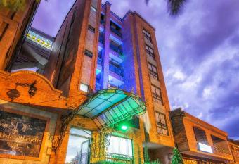 Hotel San Pedro del Fuerte has rooms with a private hot tub