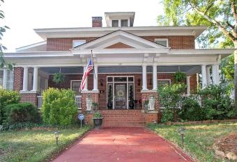 The Inn on Front Street has rooms with a private hot tub