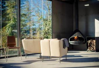 Box Art Hotel - La Torre allows 18 year olds to book a room