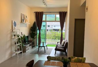 Cahaya Gardens 2 rooms at Golden Hills depan pasar malam has Balcony rooms