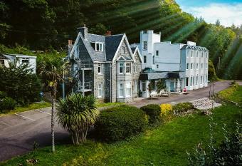 The Lodge On The Loch Onich allows 18 year olds to book a room