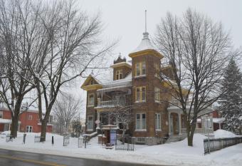Le 100 St-Laurent has Balcony rooms