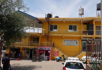 Zhim Zhim Guest House has Balcony rooms