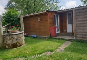 Petit s  jour en chalet has Balcony rooms