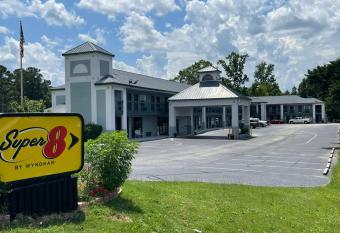 Econo Lodge Elberton has Smoking rooms