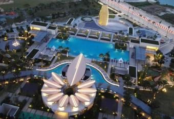 Marina Teega Suites Puteri Harbour 500mbps Netflix, 3 mins to Legoland allows 18 year olds to book a room