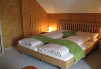 Zimmer & z Morg   Sch  nenboden allows 18 year olds to book a room