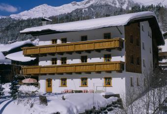 Brunnenhof Apartments has Balcony rooms
