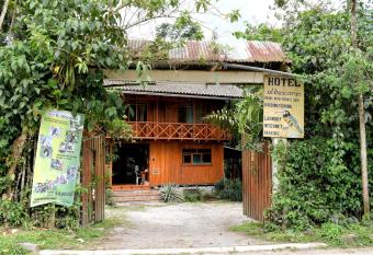 El Descanso allows 18 year olds to book a room