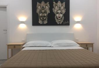 Sikul   has Balcony rooms