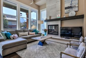 The Peak by Samsara Resort - Panorama Top View - 4BR & 5BTH has Balcony rooms