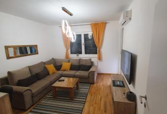 Apartman Lux Doboj has Balcony rooms