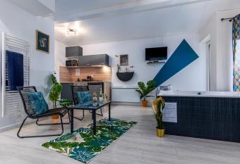 Suite SPAradise - SPA Priv   - 6min Disneyland PARIS allows 18 year olds to book a room