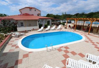 Pansion Comfort Sidro has Balcony rooms