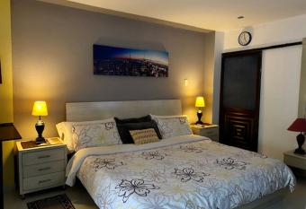 Apartaestudio El Lugar Ideal Cra. 62 #74-143. allows 18 year olds to book a room