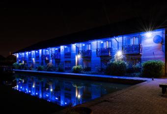 Peartree Lodge Waterside allows 18 year olds to book a room