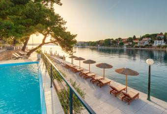 Hotel Milna Osam - Adults Only allows 18 year olds to book a room