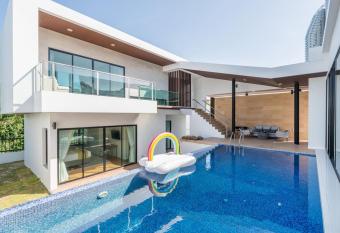 M  venpick Luxury Villa2FL-Private Pool-SHA CERTIFIED has Balcony rooms